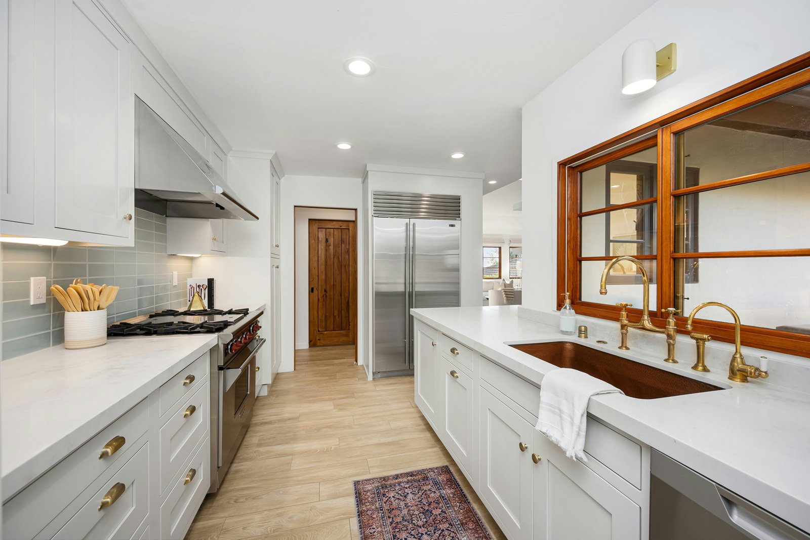 Abfluss einer Küchenspüle im Küchenbereich